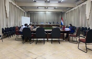 Solo cuatro empresas se presentaron en la junta de aclaraciones.