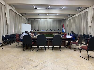 Solo cuatro empresas se presentaron en la junta de aclaraciones.