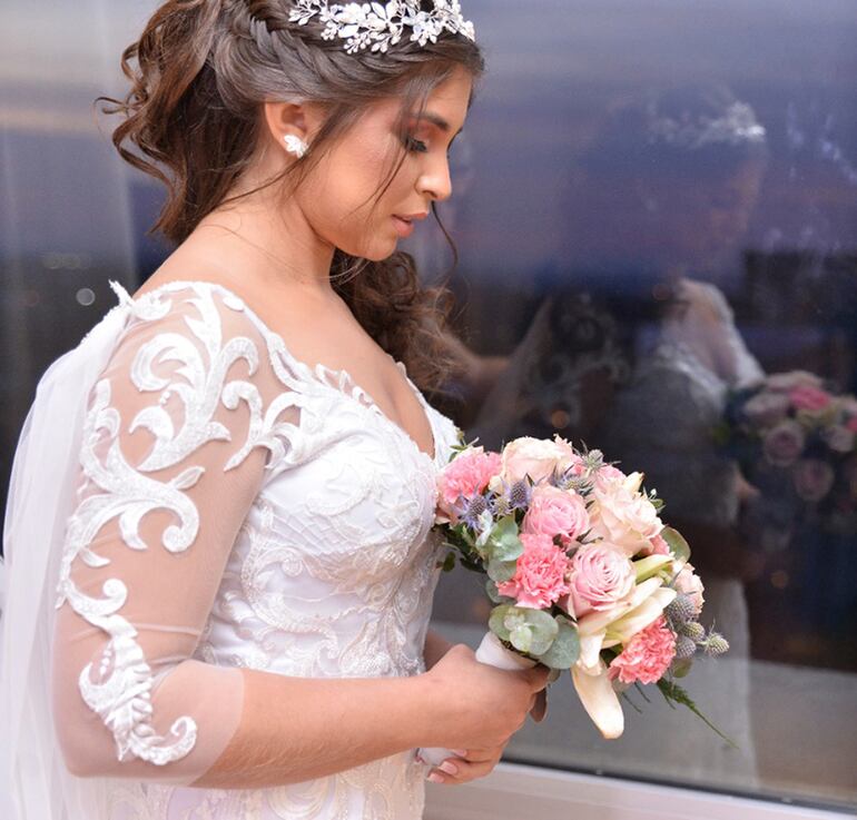 El vestido fue diseñado por Giannina Guggiari.