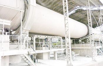 El ingeniero afirmó que el mencionado aceite negro usado de motor “no es nada ecológico ni bio, sino totalmente mineral y fósil”.