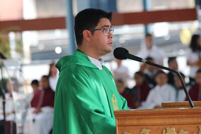 Pbro. Torres exhortó a los feligreses a ser humildes y felices