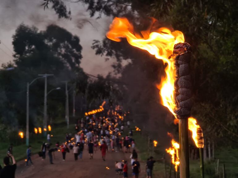 Candiles fueron lo más llamativo y le dieron color a Tañarandy 2023.
