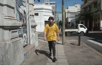 Mostrico desata su faceta musical con el primer sencillo presentado en diciembre.