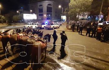 Refuerzos policiales desplegados anoche en Ciudad del Este.