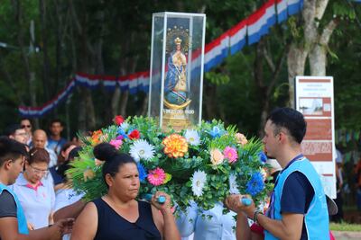 Momento de la procesión de la imagen de la Virgen del Paso desde el templo parroquial hasta el santuario natural.