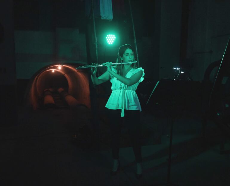 Montserrat Duarte interpretando las "Reflexiones" de Horacio Viñales Mendez.