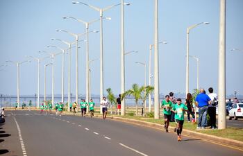 Esta tarde se cumple la 23 edición de la Correcaminata Solidaria, en la costanera de Encarnaciòn. Todo lo que se recaude será destinado al albergue y la UTI pediátrica del hospital regional de Encarnación.