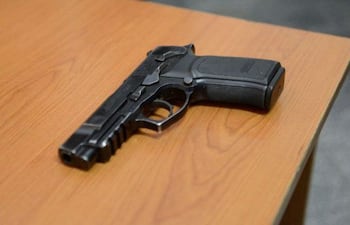 Los motochorros utilizaron un arma de juguete para perpetrar el asalto.