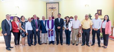 Autoridades municipales con referentes religiosos y pioneros durante la celebración en Minga Guazú.
