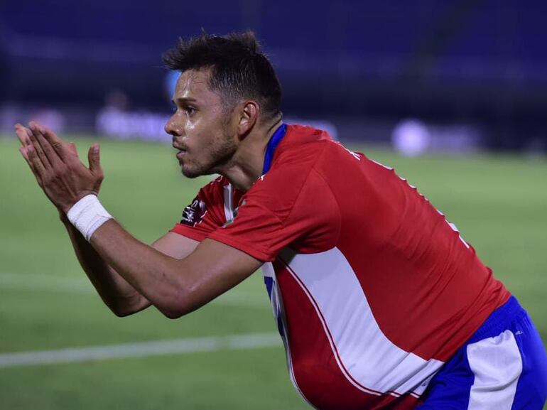 Angel Romero anotó los dos goles para la Albirroja.