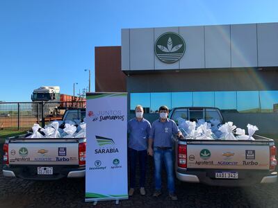 Distribución de los kits de alimentos de la campaña "Juntos sumamos" desde el Silo San Cristóbal de Agrofértil.