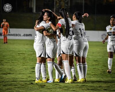 Las franjeadas hicieron historia con 31 partidos invictos