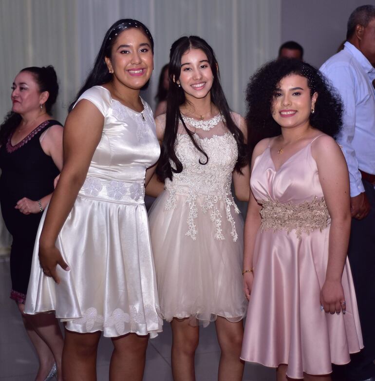 Luz Arrúa, Perla Ocampos, Luna Gómez.
