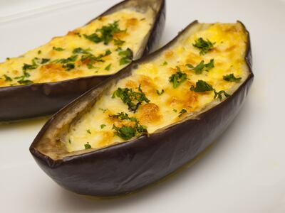 Berenjena rellena a los 4 quesos.
