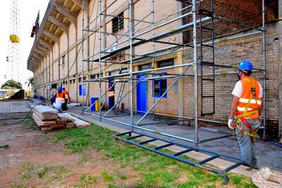 Las obras de reparación del estadio Feliciano Cáceres demandarán más tiempo y dinero.