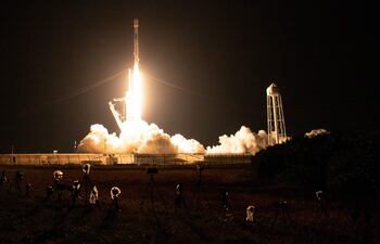 Junto a Shatner viajaron esa vez Chris Boshuizen, cofundador de la compañía de nanosatélites Planet Labs, y Glen de Vries, cofundador de una plataforma de investigación clínica, quienes pagaron por ir al espacio.