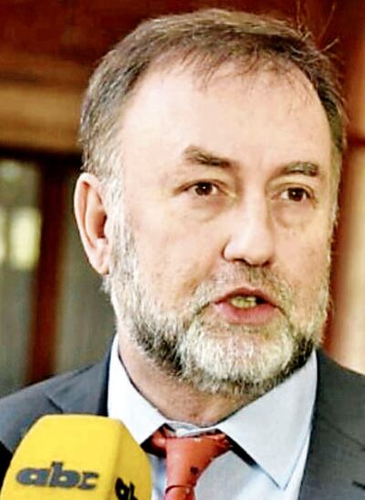 Benigno López presentaría en la fecha su renuncia.