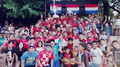 Componentes de Calle 2, en plena celebración.