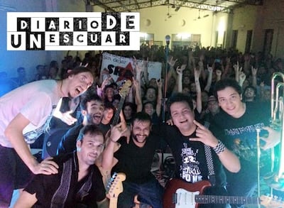 Amado Sarabia (2º de der. a izq.) con su grupo Square Pants, en uno de sus conciertos.