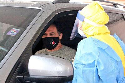 El entrenador de River Plate, Celso “Chito” Ayala, a poco de llegar ayer a los Jardines del Kelito previo al test del covid-19. Ayala debutó con empate de 1-1 ante Olimpia y luego vino el “paro”.