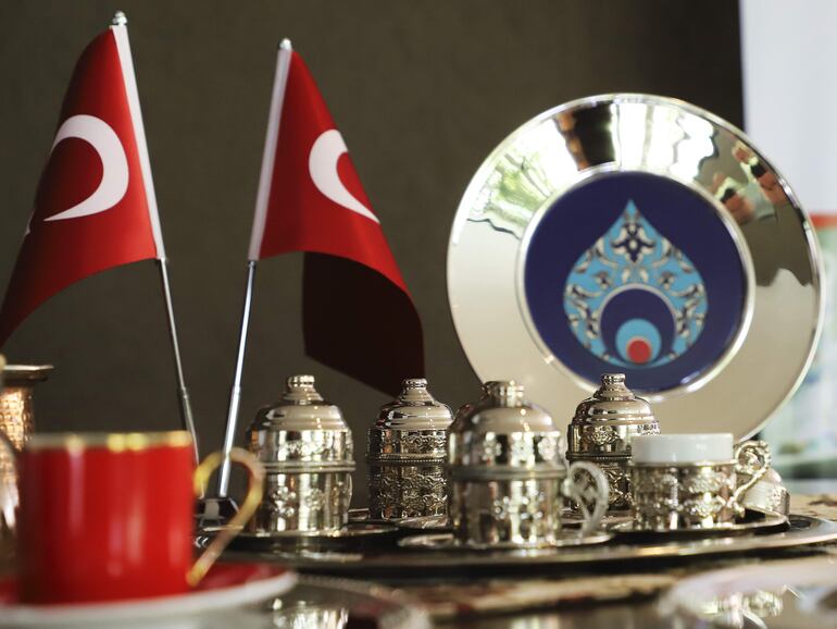 Vajilla tradicional para tomar café turco.
