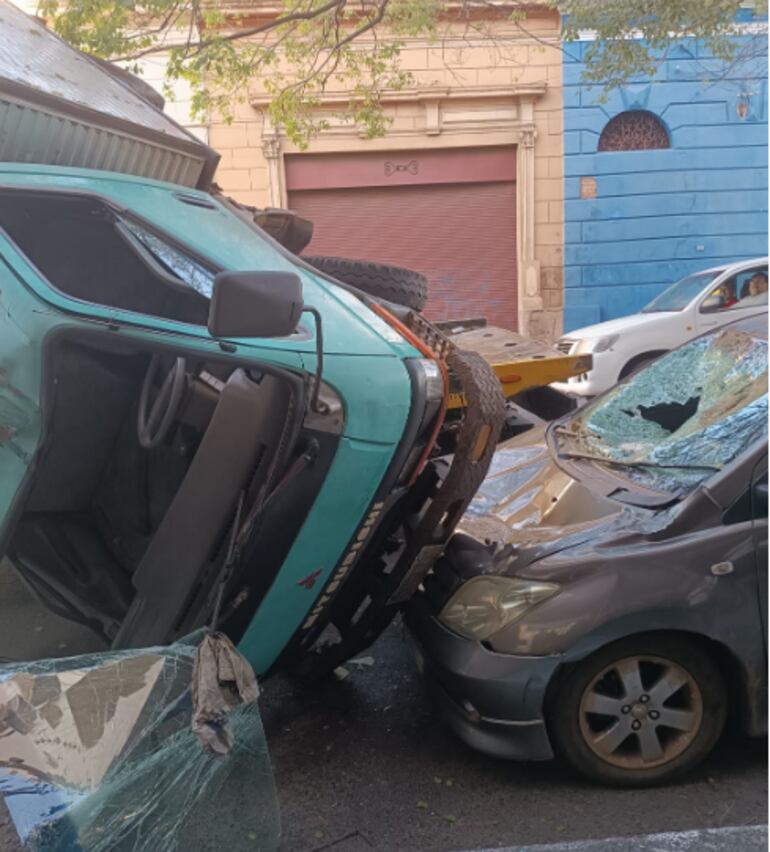 Percance automovilístico sobre la calle Herrera de la capital del país.