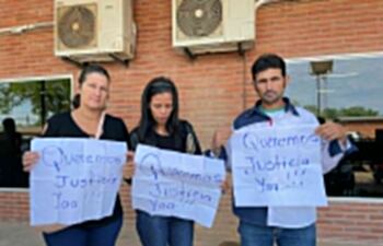 Los familiares y afectados siguen clamando justicia, el juicio prosigue hoy por la tarde