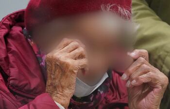 La Fiscalía alemana pidió hoy dos años de libertad condicional para una nonagenaria exsecretaria del campo de concentración nazi de Stutthof, en territorio polaco, que está siendo juzgada por complicidad en el asesinato de 11.380 prisioneros.