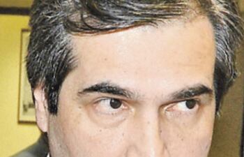 Senador Carlos Filizzola (PPS), presidente de turno de la Concertación Frente Guasu, que emitió ayer un comunicado.