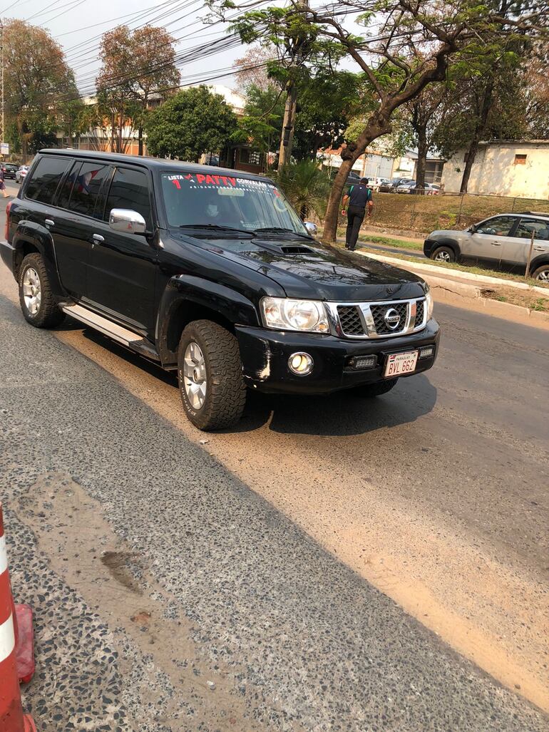 La política colorada, Patricia Corvalán. quien busca el rekutú llegando para vacunarse.