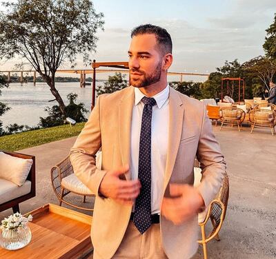 Renato Prono fue muy elegante el sábado en una boda, y el domingo a la tarde hizo chipa.