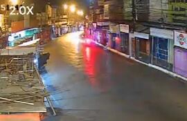 Momentos previos al choque frontal entre agentes de Lince y la otra motocicleta.