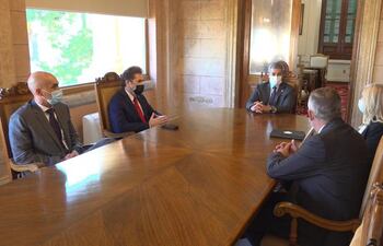 Reunión con el presidente de la República, Mario Abdo Benítez, sobre industralización del cannabis.