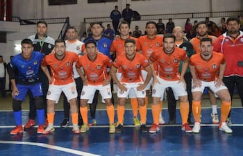 Team de Remansito de Ciudad del Este, que consiguió su quinto triunfo al hilo. Esta vez venció 4 a 2 al Yakupaso encarnaceno, y esta noche definirá al pase a la final contra el elenco sureño, pero esta vez de local.