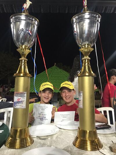 Los hermanos Thiago y Jairo Hiebert son campeones de las categorías de 85 cc. y 65 cc., respectivamente tras la última fecha.
