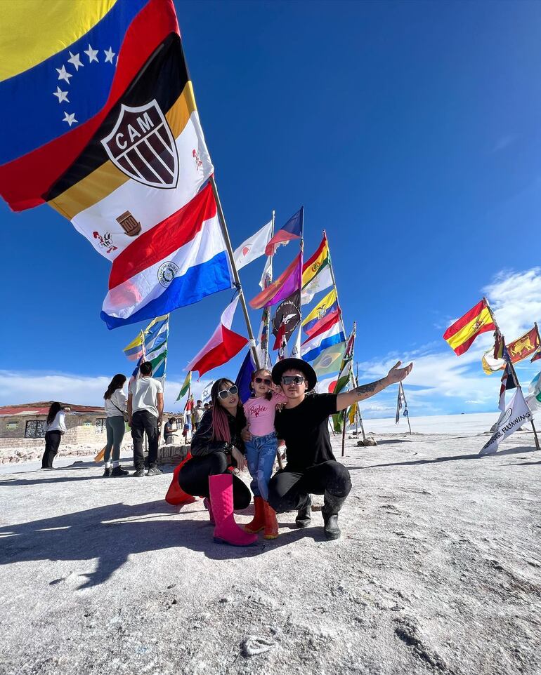 Marilina Bogado y Will Fretes con su hija Melody disfrutando de unos días de relax en Bolivia. (Instagram/Marilina Bogado)