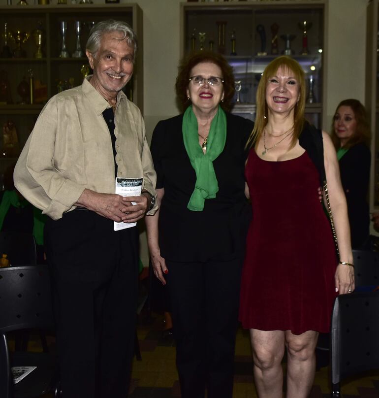 Teodoro Ramos, Betti de Riveros y Aurora Ruggero.

