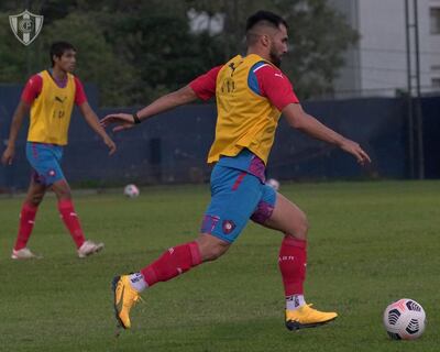 Alberto Espínola, lateral derecho del equipo de Cerro Porteño.