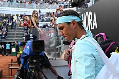 Rafael Nadal ya entrena en la pista central de Roland Garrós