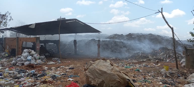 Vertedero ya se encuentra totalmente saturado, pero el municipio sigue permitiendo a la empresa recolectora a hacer uso del predio.