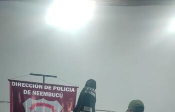 El detenido Juan Rojas González, de 19 años, en dependencias de la Policía.