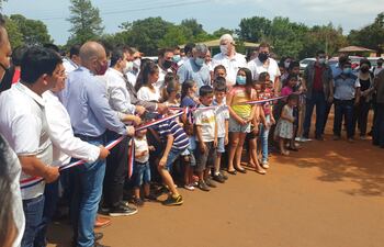 Presidente Mario Abdo en la inauguración de ruta en el distrito de Laurel, Canindeyú.