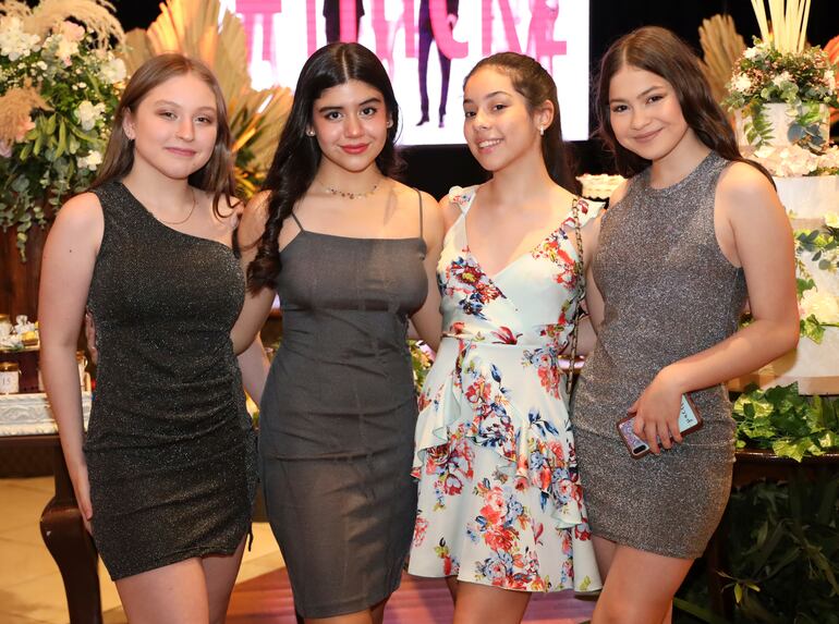 Valeria Collante, Aramí Flores, Sara Di Marco y Paz Espínola.