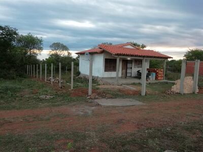 El km 36 de el barrio valle claro de Emboscada, se ha vuelto muy peligroso por los adictos que realizan robos en la zona.