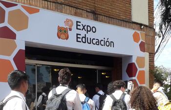 Alumnos de Caacupé, representaron por primera vez al departamento de Cordillera en la “Expo Educación”