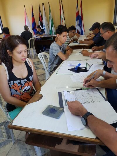 Jóvenes se inscriben en el Registro Cívico Permanente, este domingo en Mariano Roque Alonso.