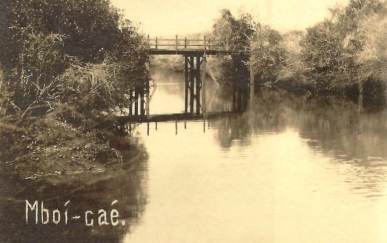 Vista del antiguo puente sobre el arroyo Mboica'ë.