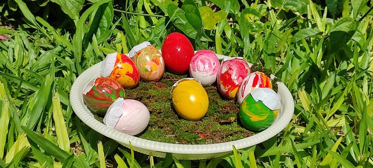 Los conejos dejaban en el jardín estos huevos.