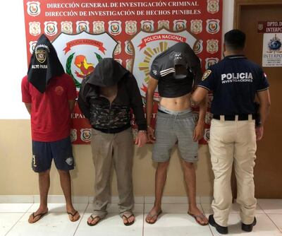 Los tres detenidos fueron trasladados a la oficina del Departamento de Investigaciones de Alto Paraná.