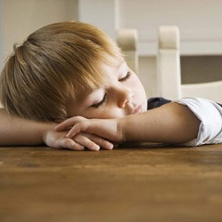 Los desórdenes del sueño en los niños pueden llevar a trastornos del desarrollo cognitivo comjo el trastorno por Déficit de Atención e Hiperactividad (TDAH). Se estima que el 80 % de los niños con este trastorno continuarán presentando problemas en la adolescencia.